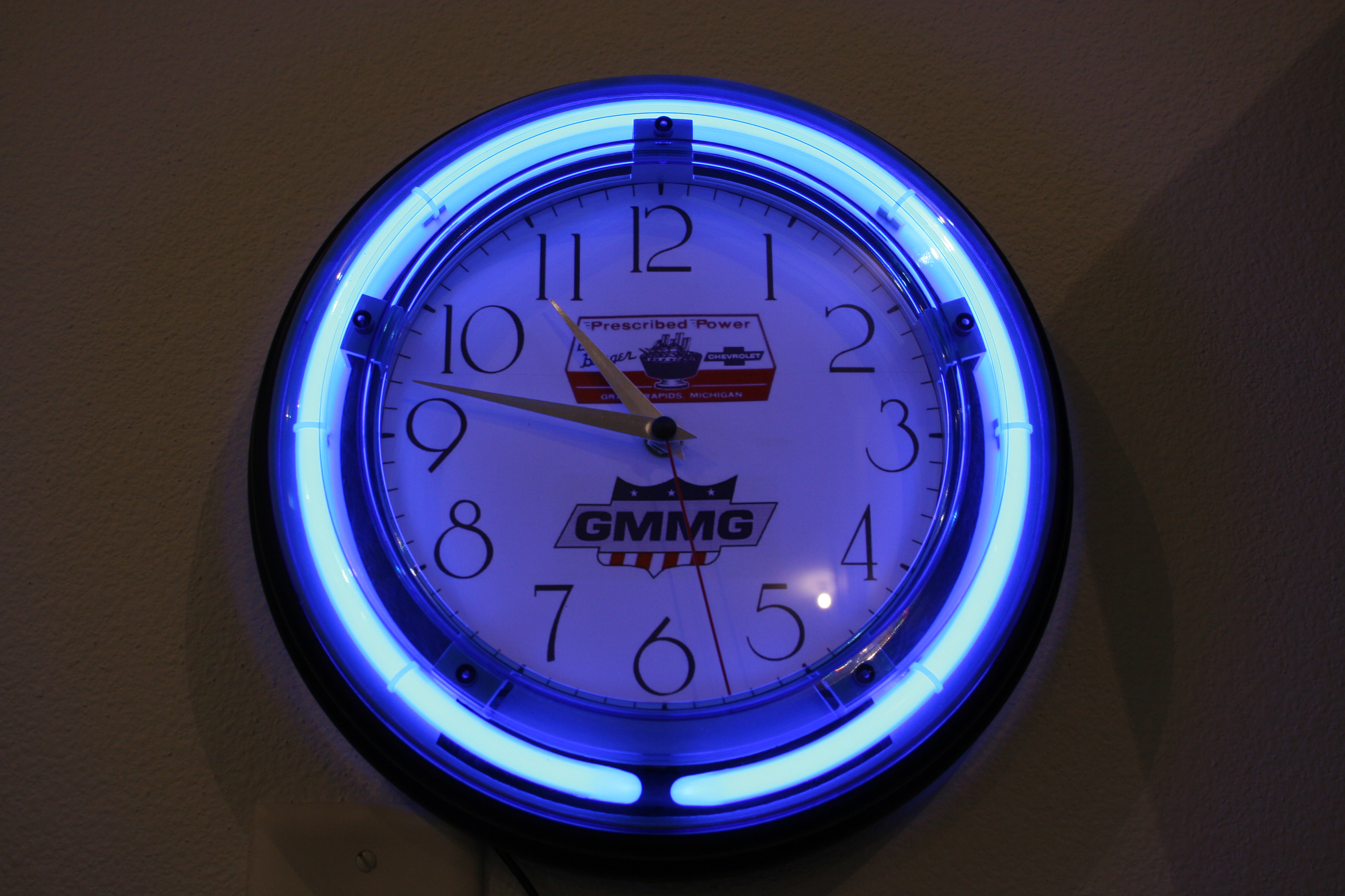 Berger-GMMG Neon Clock 002.jpg